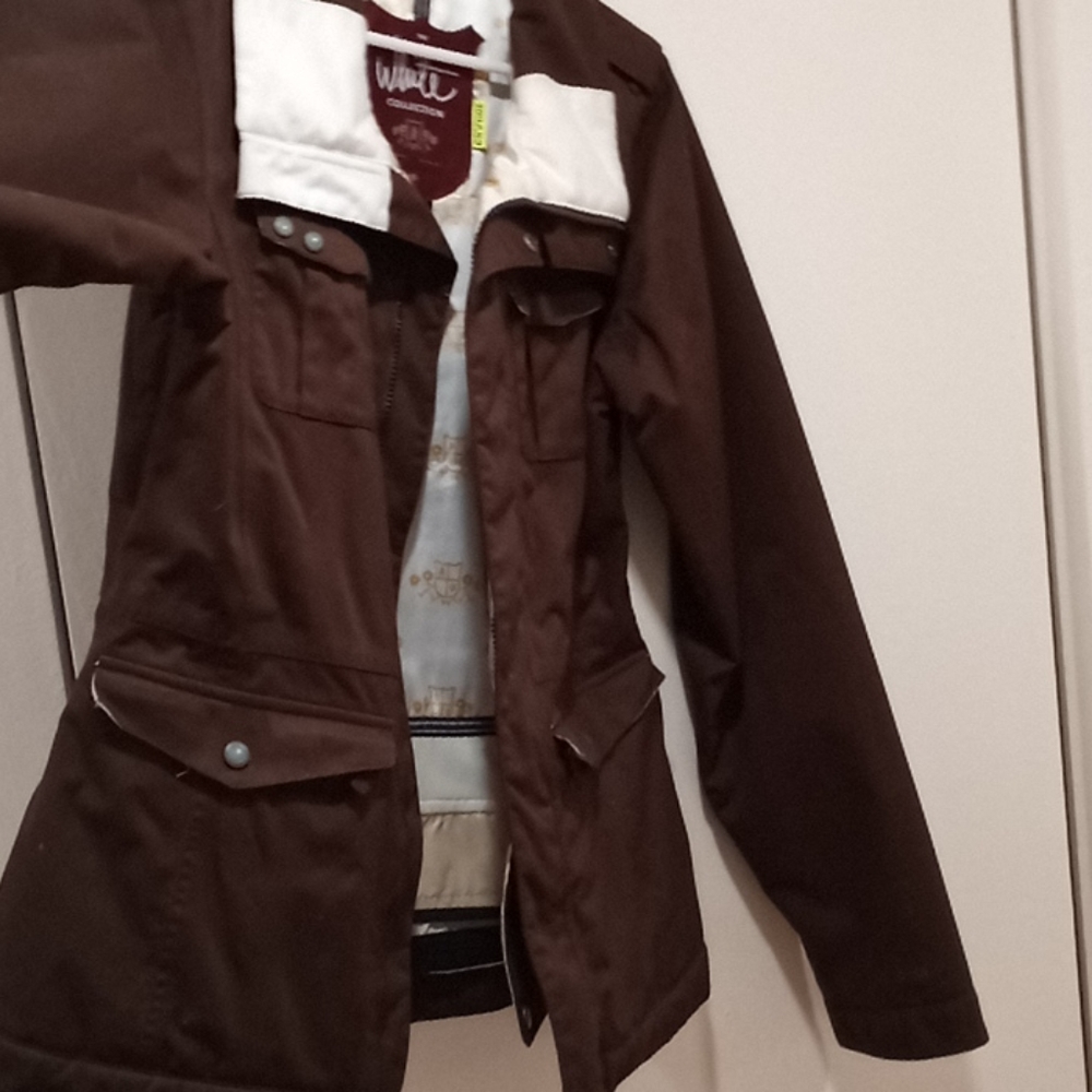 BURTONS "WHITE COLLECTION" SNOWBOARDING JACKET